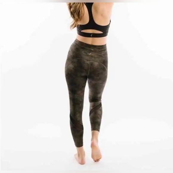 🖤SOLD🖤ZYIA - Women’s Distressed Copper Luxe Pocket Leggings - Picture 11 of 14